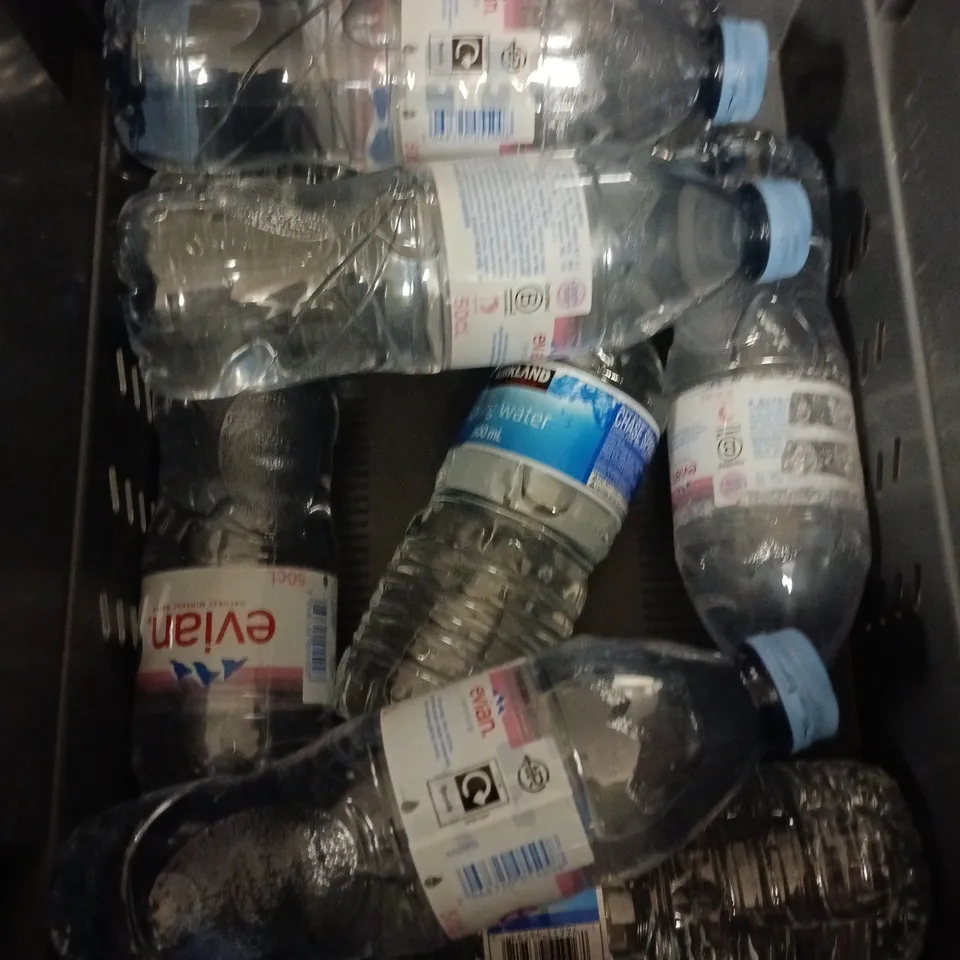 APPROXIMATELY 12 BOTTLES OF WATER TO INCLUDE SMART WATER, EVIAN AND APPLE & RASPBERRY FLAVOURED WATER