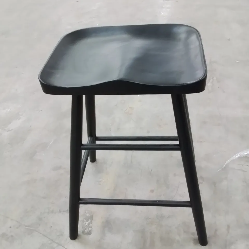 WOODEN BAR STOOL -BLACK-