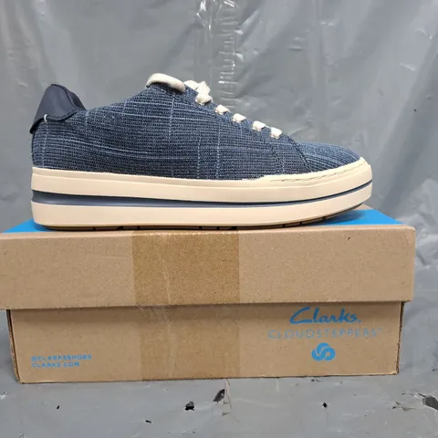 BOXED PAIR OF CLARKS CLOUDSTEPPERS SHOES IN NAVY SIZE UK 4
