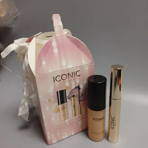 BOXED ICONIC LONDON ALL WRAPPED UP MAKE UP SET