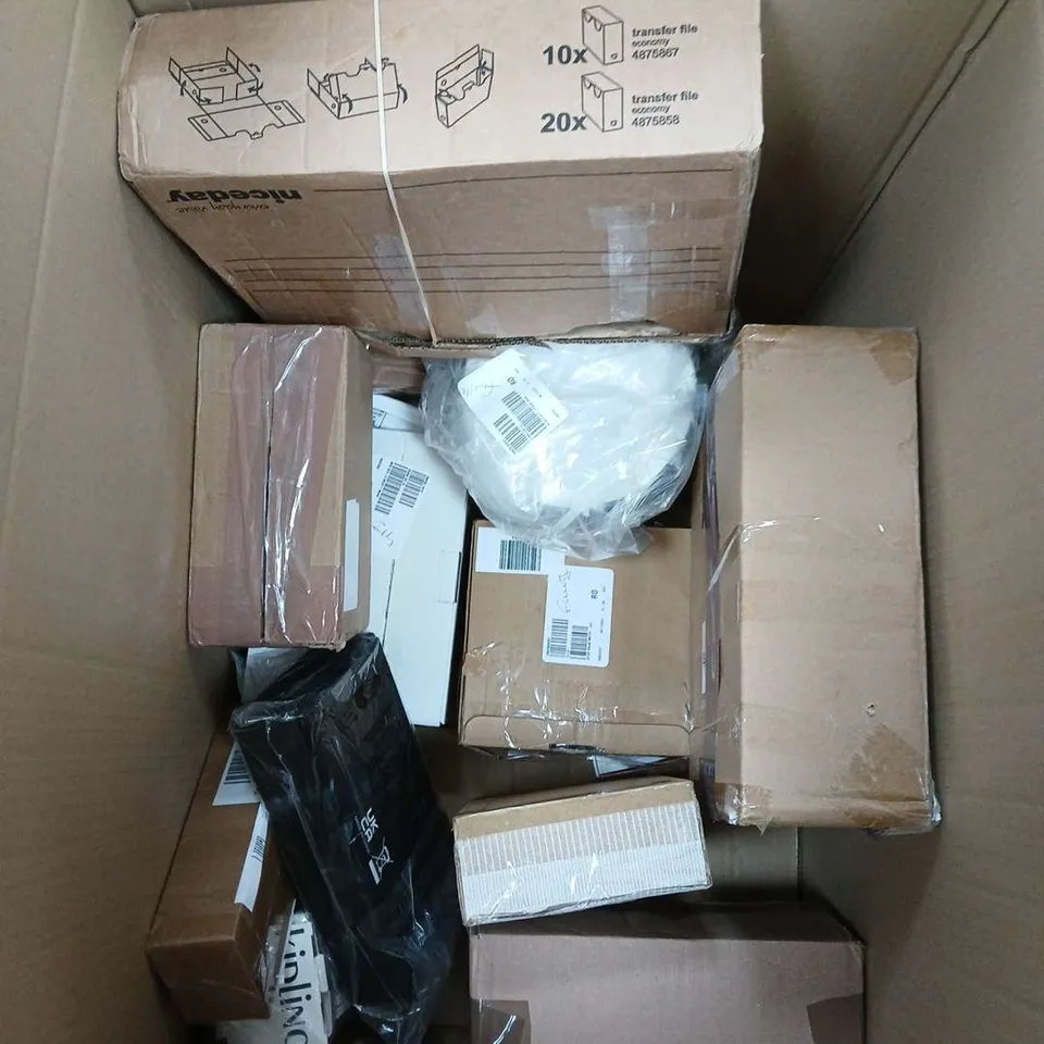 BOX OF APPROX 10 ASSORTED HOUSEHOLD ITEMS TO INCLUDE - KITCHEN AID CHOPPER - CURTIS STONE DURA-PAN+ MINI BAKE & STORE PANS - TRAVEL STRAIGHTENER - ETC