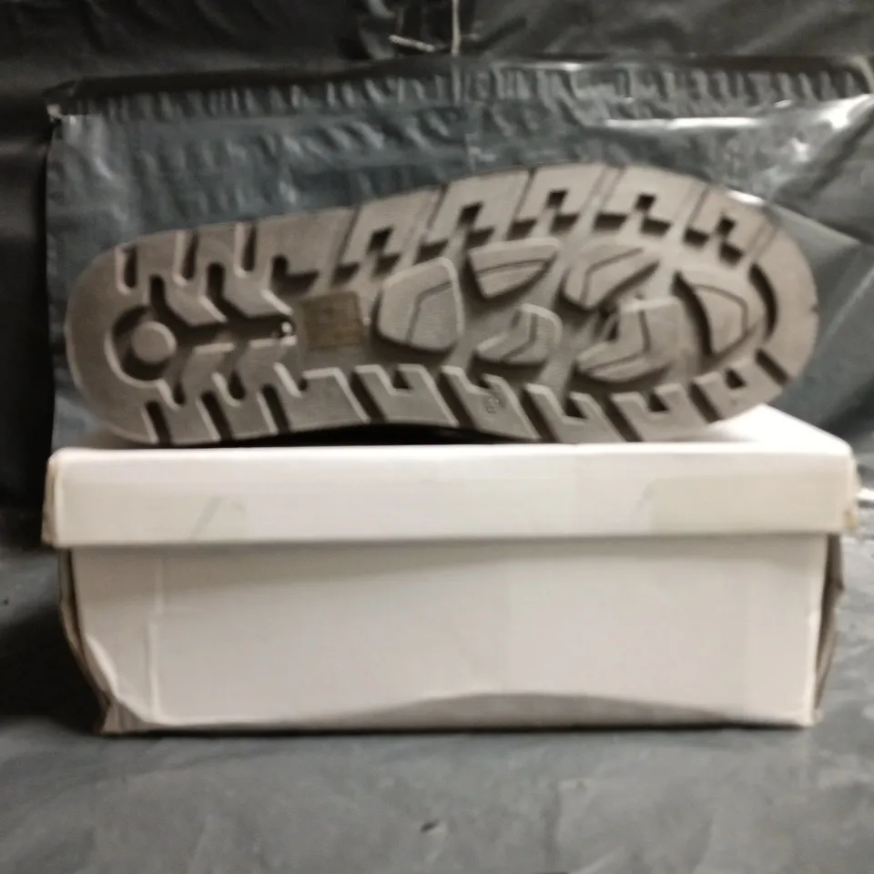 BOXED PAIR OF UGG SHOES IN GREY SIZE EU 38