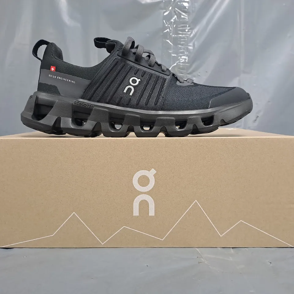 BOXED PAIR OF ON CLOUDSWIFT YOUTH SHOES IN BLACK/ECLIPSE SIZE UK 5.5