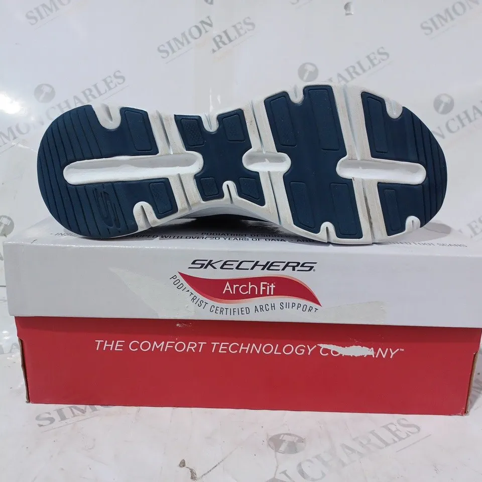 BOXED PAIR OF SKECHERS GLEE FOR ALL TRAINERS IN NAVY SIZE 6.5