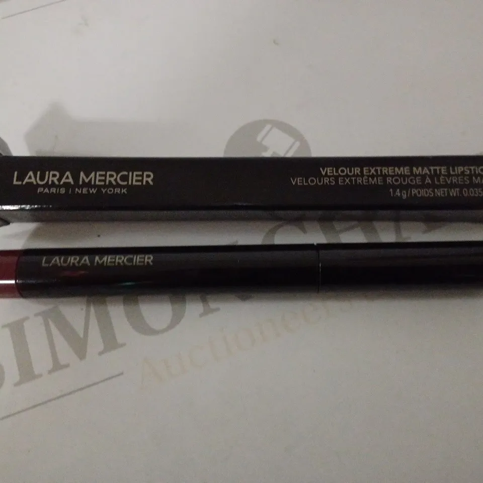 LOT OF 4 LAURA MERCIER VELOUR EXTREME MATTE LIPSTICKS, FEMME/PLUMBERRY (1.4G/0.035OZ)