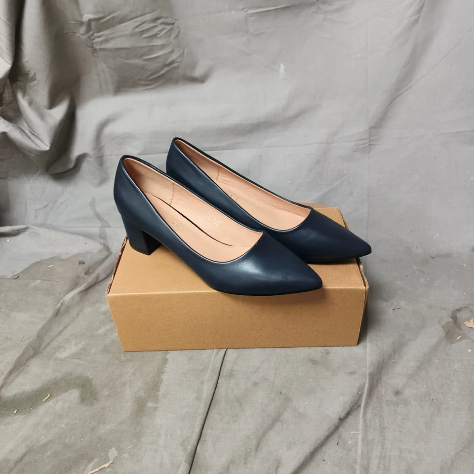 NAVY BLUE LEATHER WOMEN'S MID-HEEL PUMP, POINTED TOE UK SIZE 6
