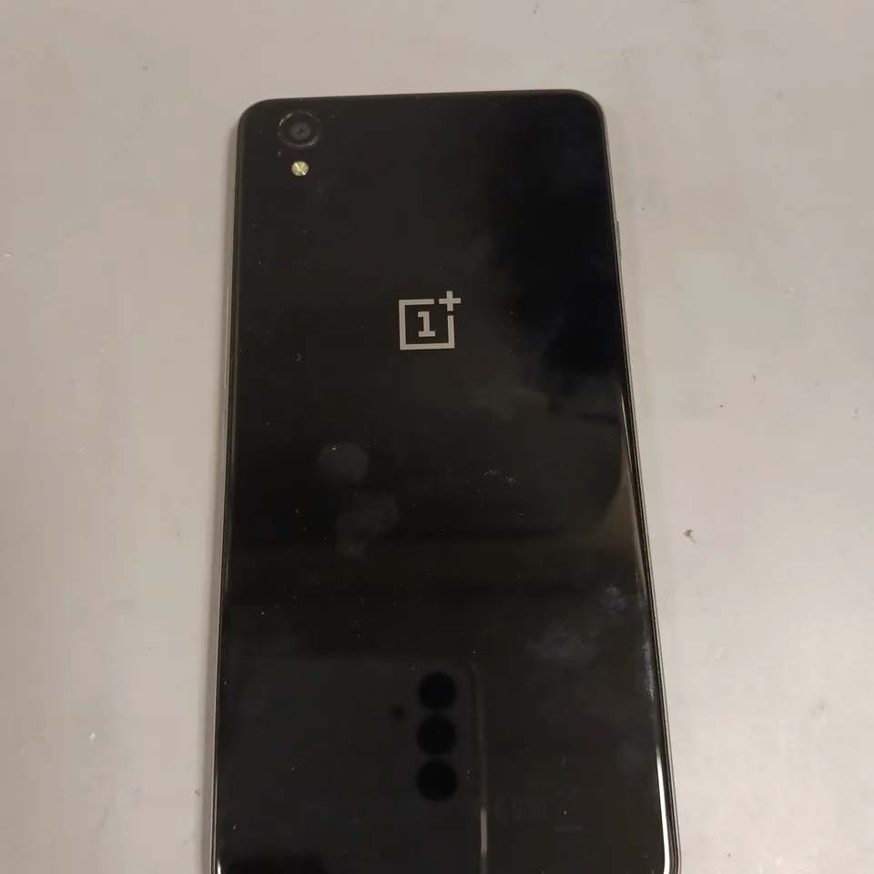 ONE+ E1003 SMARTPHONE 