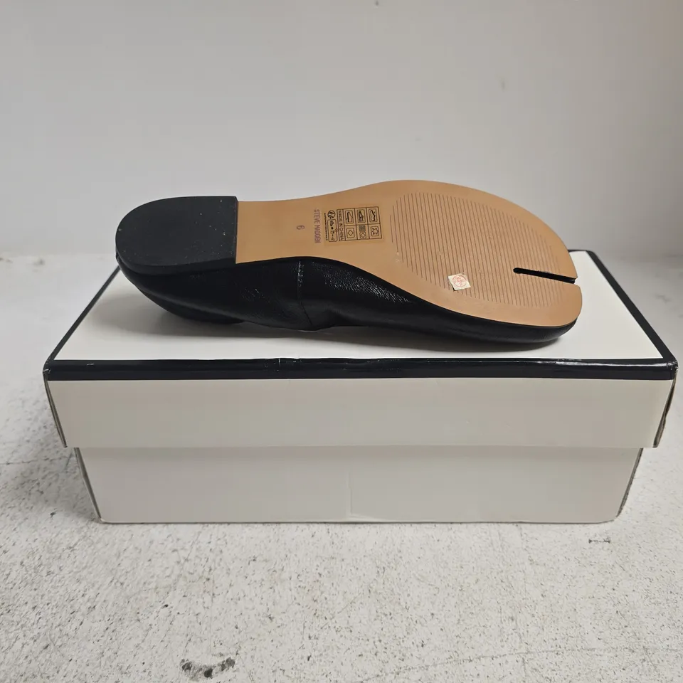 BOXED PAIR OF STEVE MADDEN BLACK LEATHER FLATS SIZE EU 36