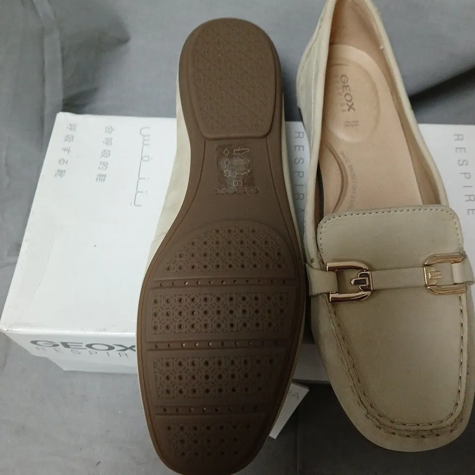 GEOX ANNYTAH MOC A LOAFERS – TAUPE, UK 6.5 (EU 39.5)