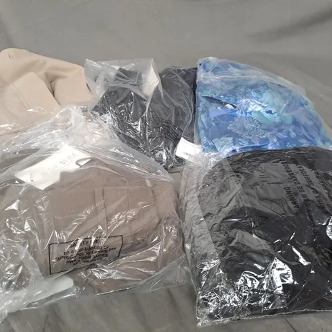 APPROXIMATELY 20 ASSORTED CLOTHING ITEMS IN VARIOUS STYLES AND SIZES