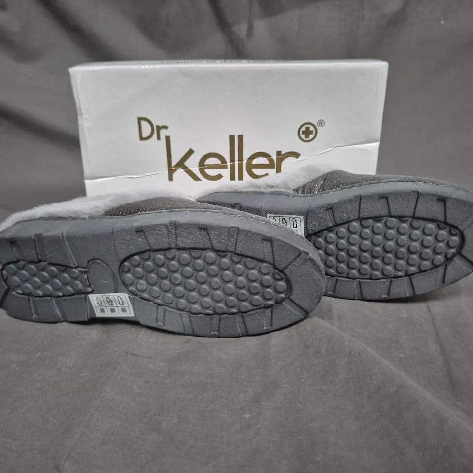 BOXED PAIR OF DR KELLER SIZE 4 GREY GLITTER SLIPPERS 