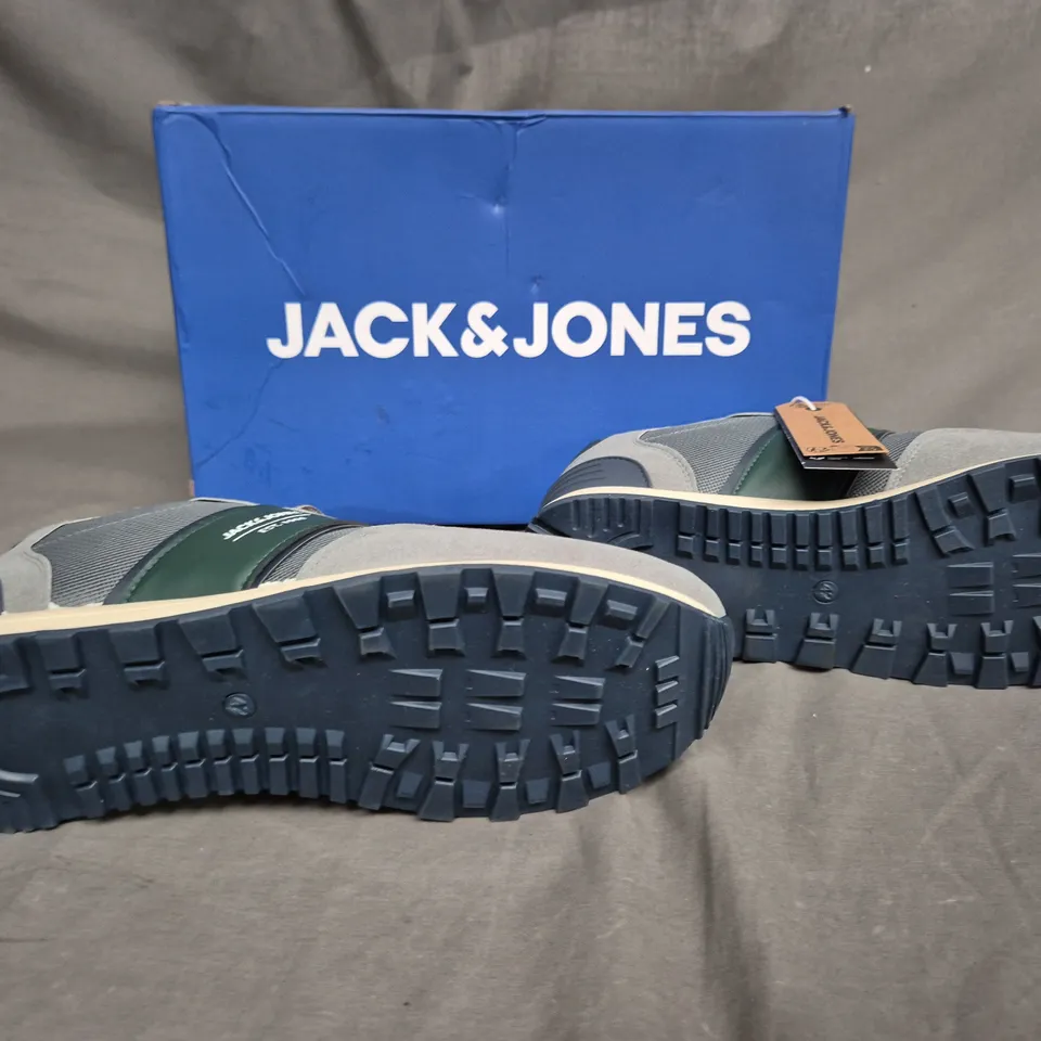 BOXED PAIR OF JACK & JONES SPIRIT RUNNER NIGHT OWL UK 8 