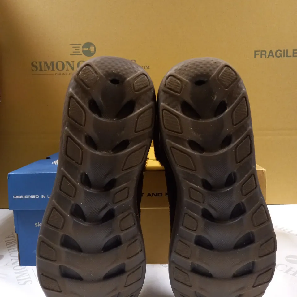 SKETCHERS ON THE GO BOOTS SIZE 4