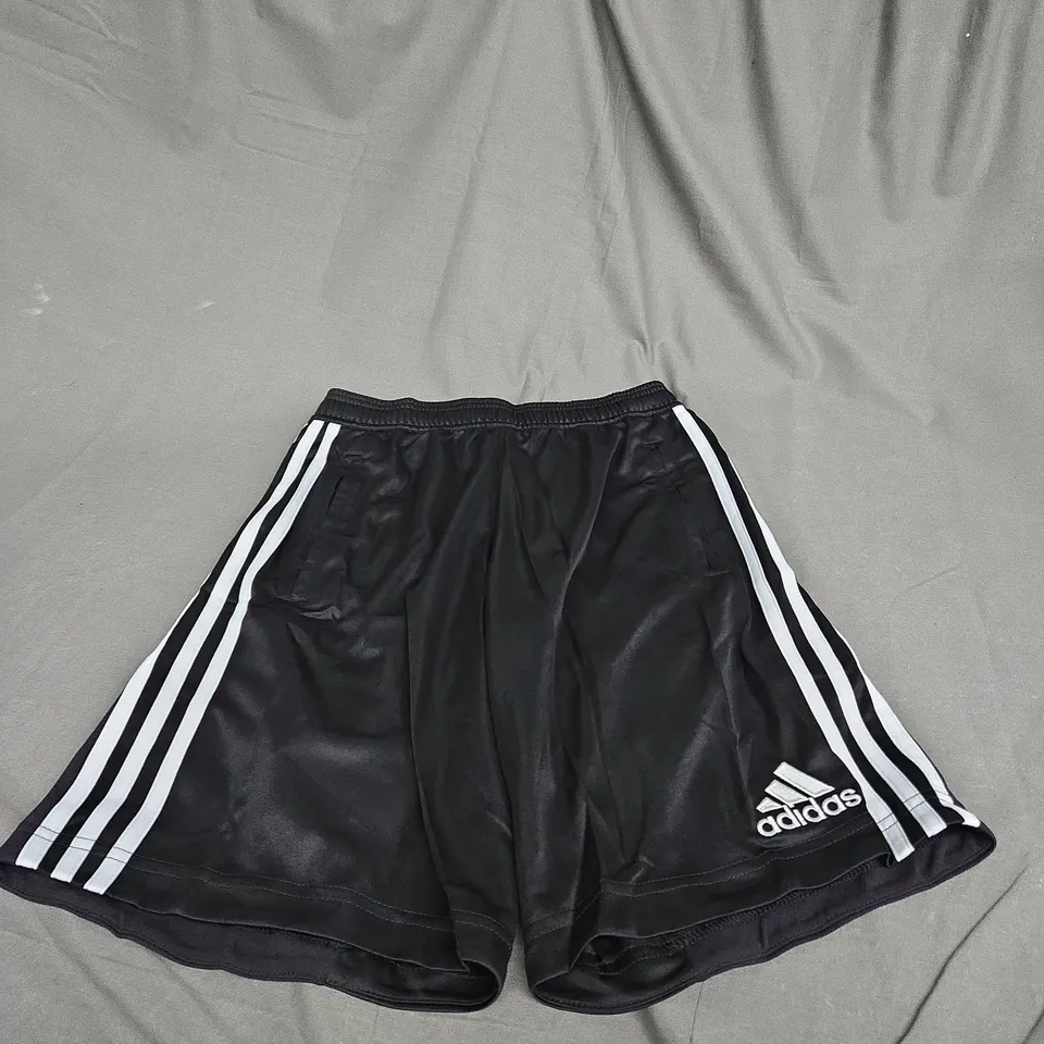 ADIDAS LOGO SHORTS SIZE S