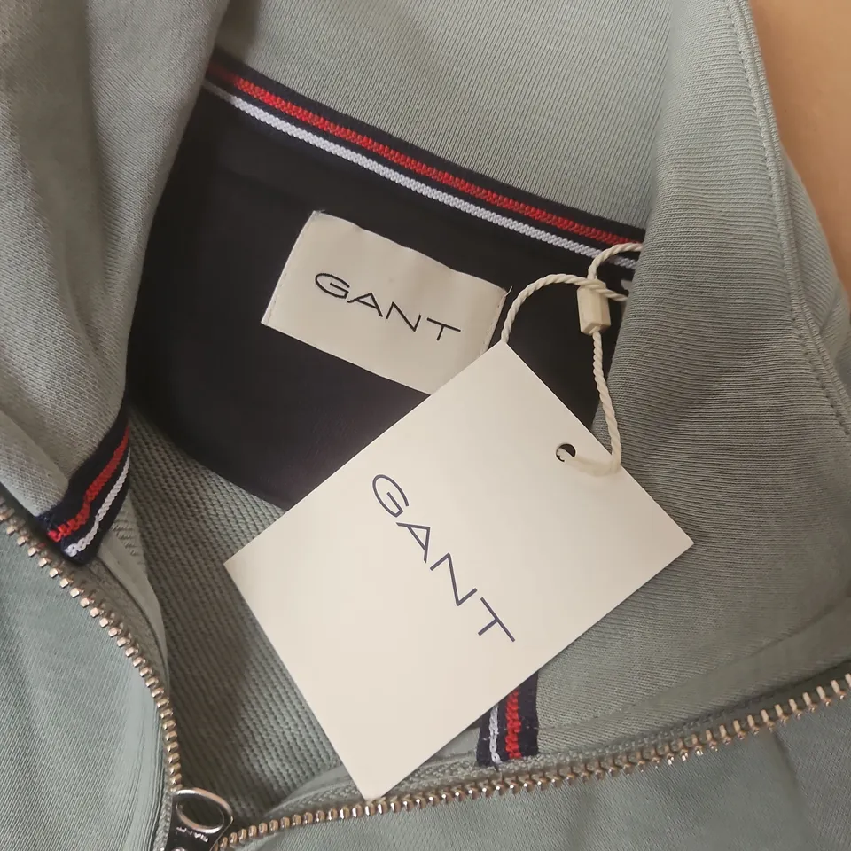 GANT REG SHIELD HALF ZIP SWEAT IN CERAMIC GREY - MEDIUM