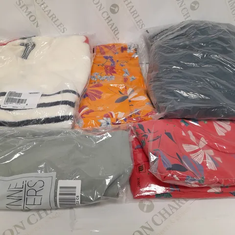 BOX OF ASSORTED CLOTHING APPROXIMATELY 20 TO INCLUDE DRESSES, JUMPERS, TOPS ETC