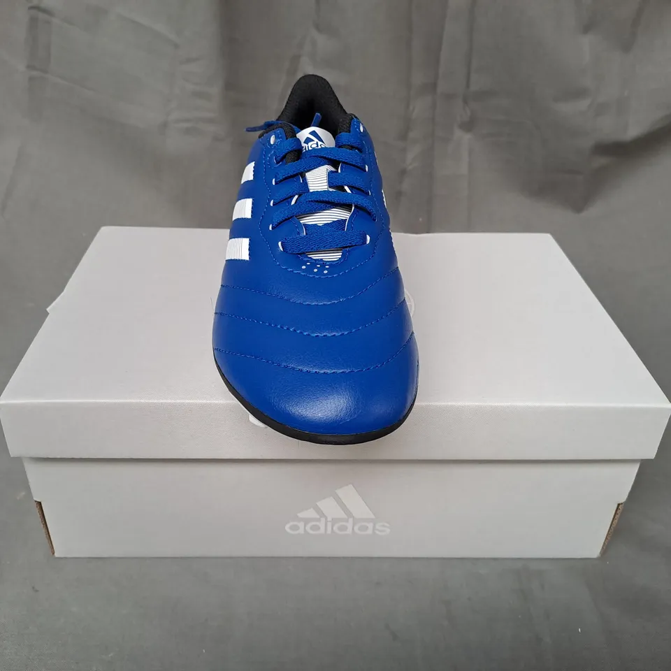 BOXED PAIR OF ADIDAS GOLETTO VIII KIDS FOOTBALL BOOTS IN BLUE/WHITE UK SIZE 2.5
