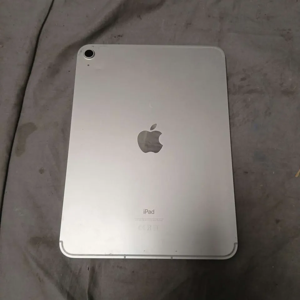 APPLE IPAD 10TH GENERATION TABLET A2757 – SILVER (CRACKED SCREEN)