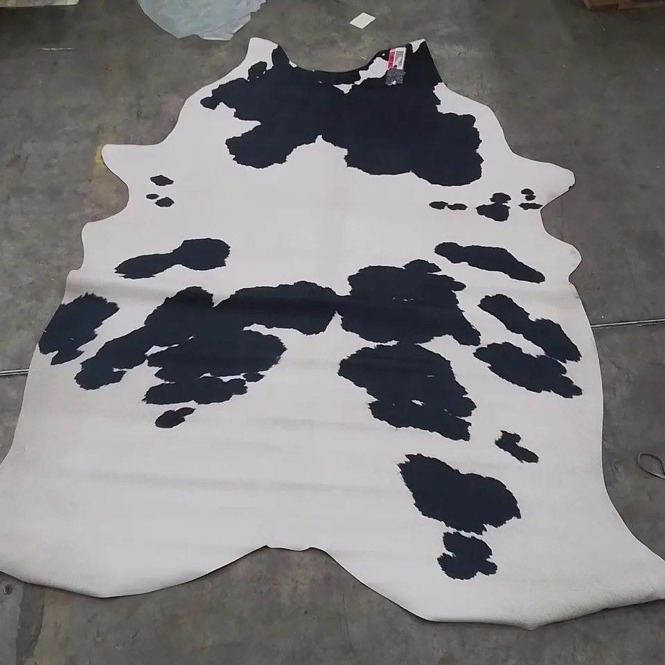 QUALITY DESIGNER AREA RUG - APPROXIMATELY 190X155CM