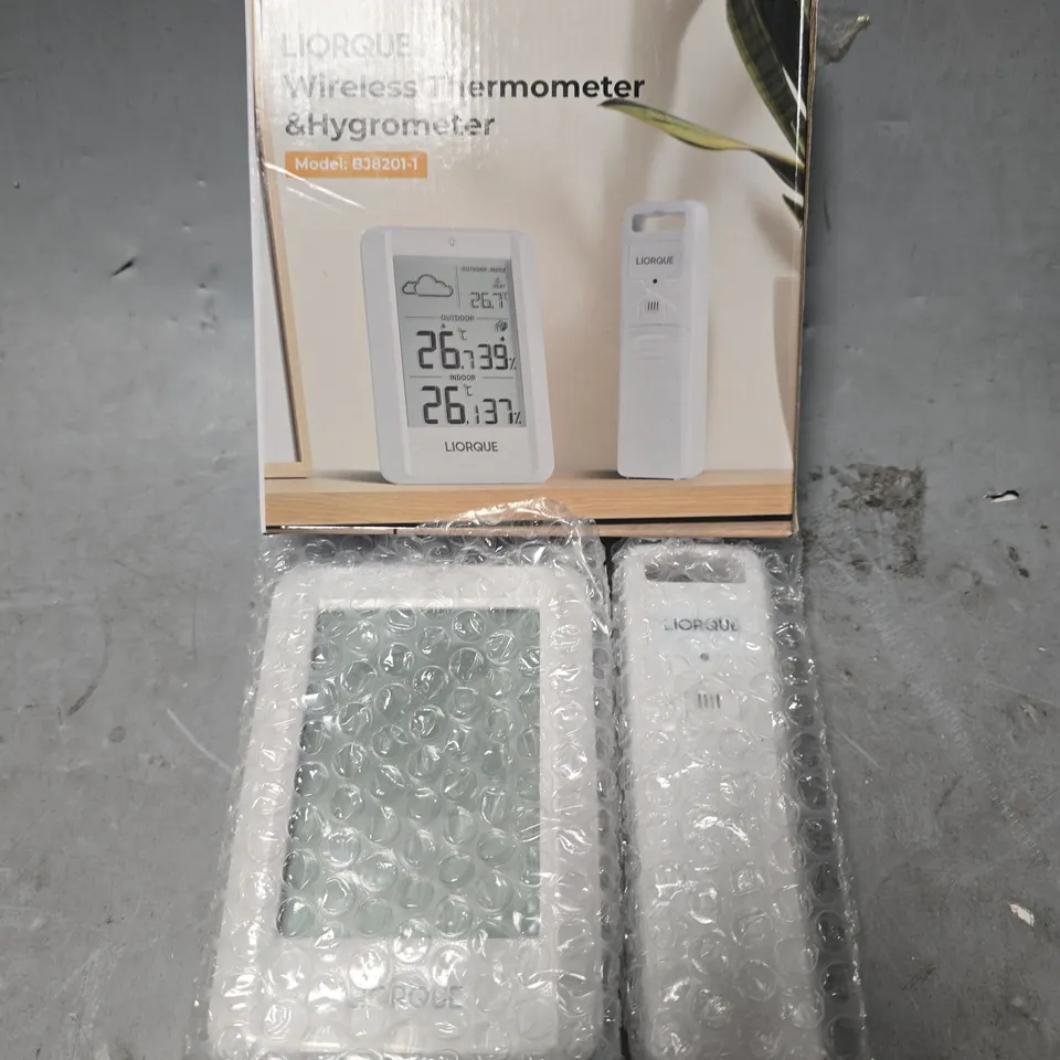 BOXED LIORQUE WIRELESS THERMOMETER & HYGROMETER 