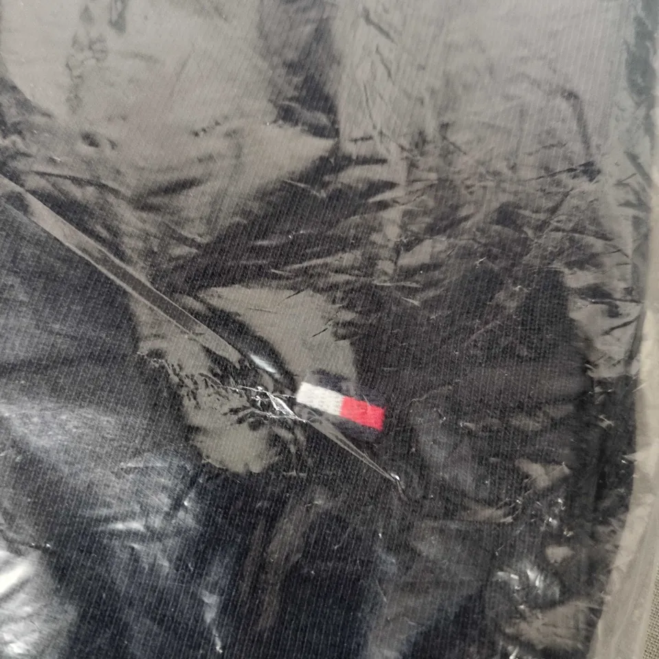 BAGGED TOMMY HILFIGER ESSENTIALS TERRY ZIP-THROUGH STAND COLLAR JACKET – DESERT SKY, SIZE L