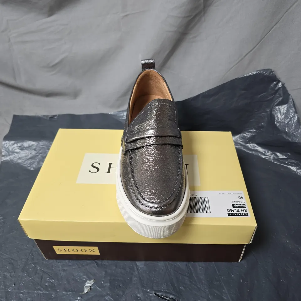 SHOON WOMEN'S METALLIC GREY LEATHER SLIP-ON LOAFERS – BOXED SIZE 40