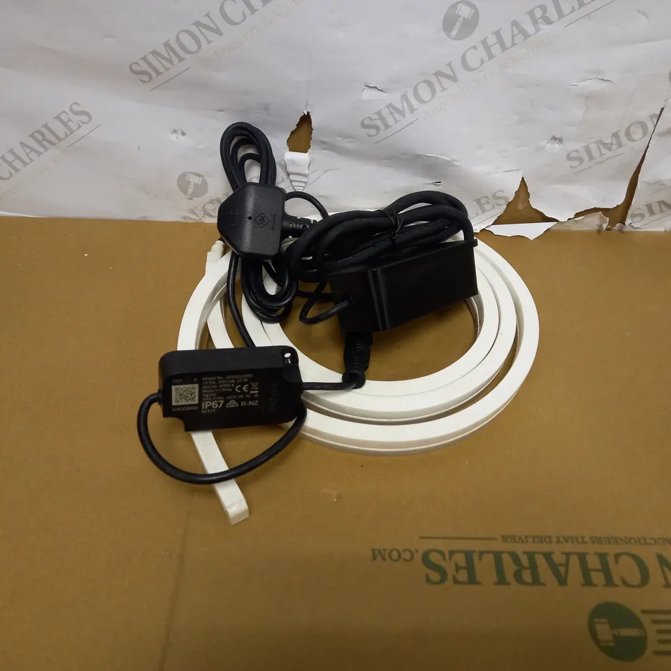 PHILIBS HUE WHITE & COLOUR AMBIENCE LIGHTSTRIP OUTDOOR