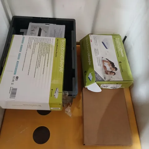 SEVEN ASSORTED PRODUCTS TO INCLUDE; DYNAMODE BROADBAND LIFESTYLE WIRELESS ROUTER, 25 PORT CAT3/TELEPHONE PATCH PANEL AND WIRELESS CABLE BROADBAND ROUTER