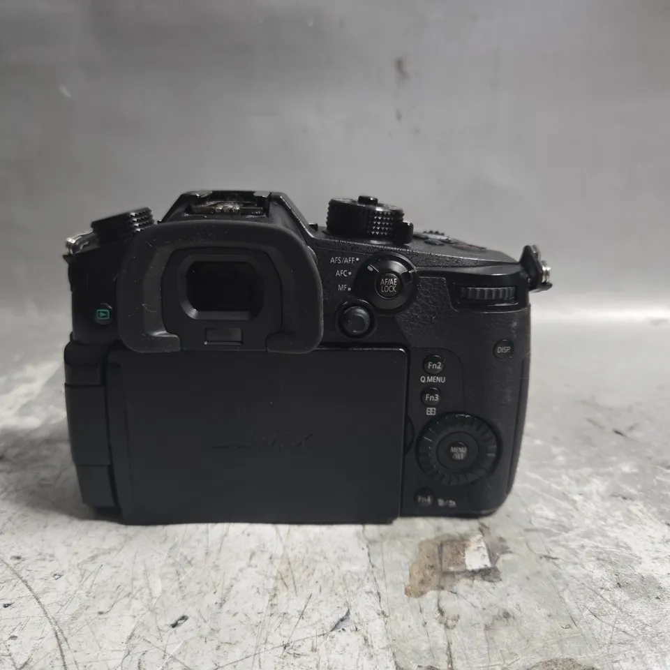 PANASONIC LUMIX GH5 DIGITAL CAMERA BODY