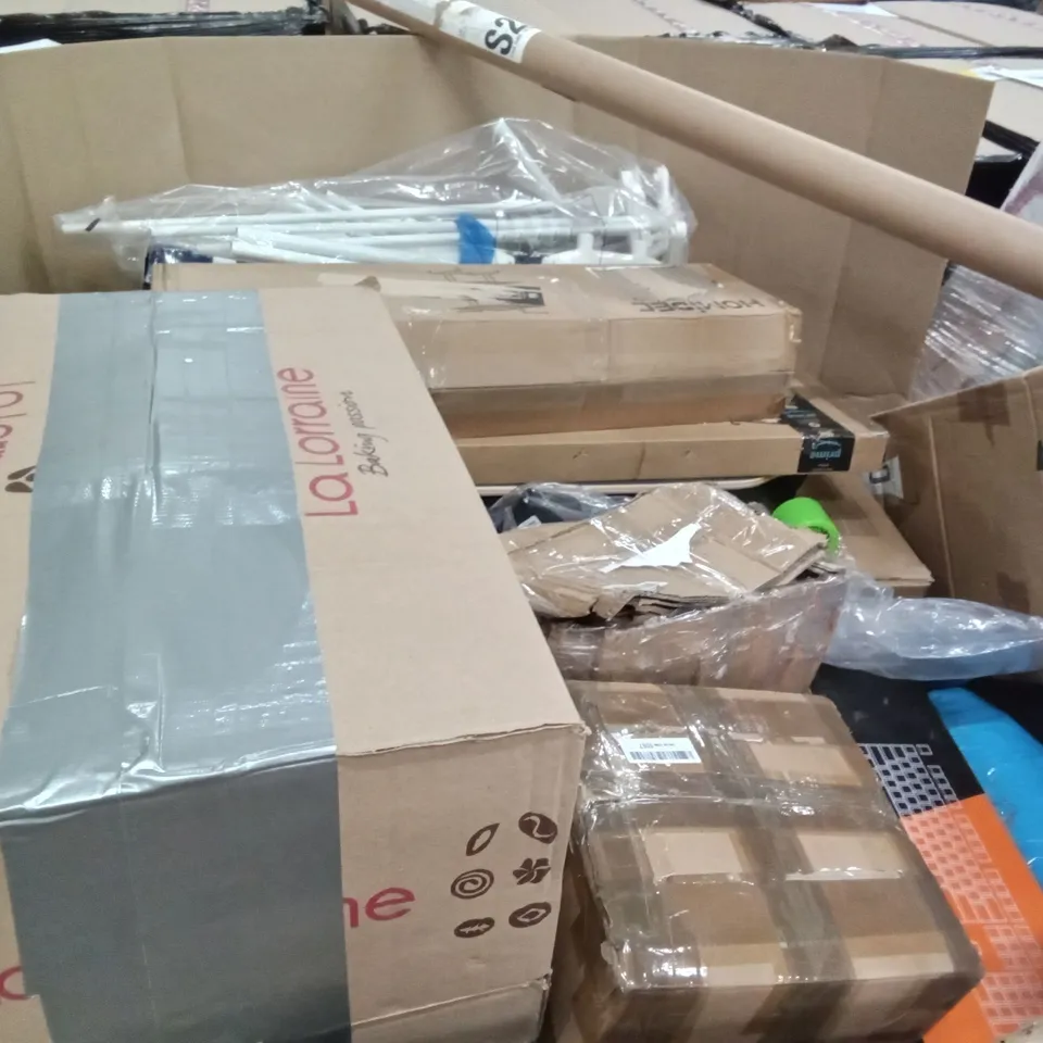 PALLET OF ASSORTED ITEMS INCLUDING TIMBER RIDGE CAMPING WAGON, HOMIDEC DRYING RACK, BEMAXX PULL UP BAR, CURVED SHOWER CURTAIN ROD, RIDGE SKATEBOARDS