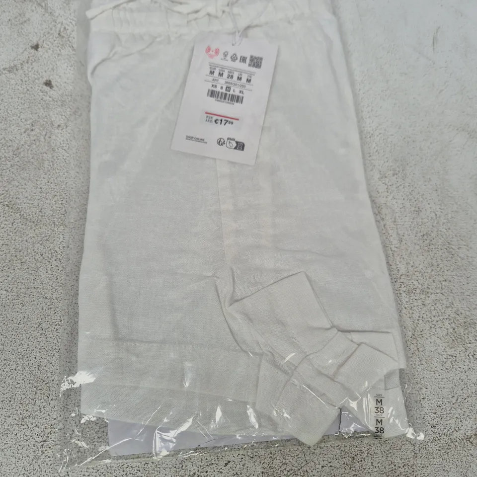 PULL&BEAR WHITE JOGGERS – SIZE M