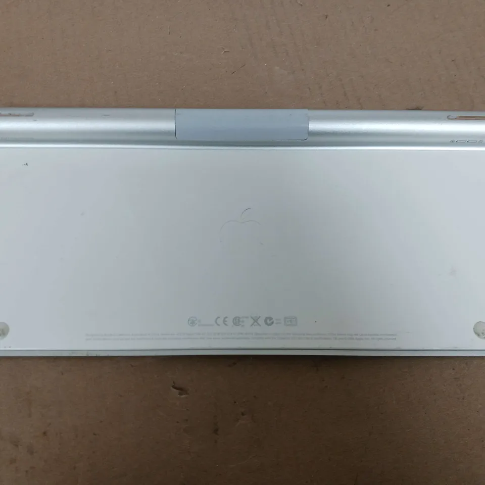 UNBOXED APPLE A1314 WIRELESS KEYBOARD