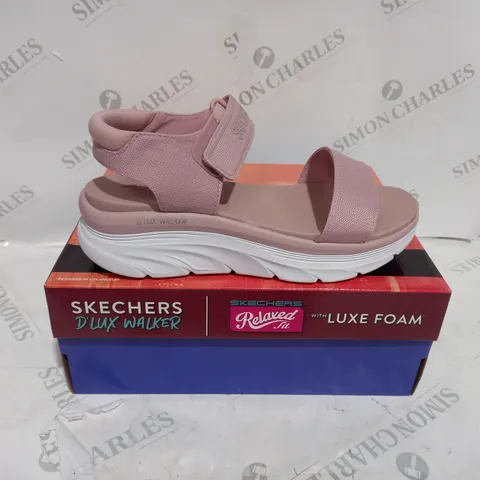 BOXED PAIR OF SKECHERS D'LUX WALKER NEW BLOCK BLACK SANDALS - SIZE 7