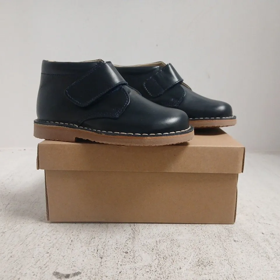 BOXED PAIR OF PISAMONAS KID'S SHOES IN MIDNIGHT NAVY SIZE EU 29