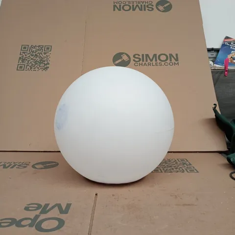 SOLAR CENTRE WHITE DECORATIVE GLOBE LAMP