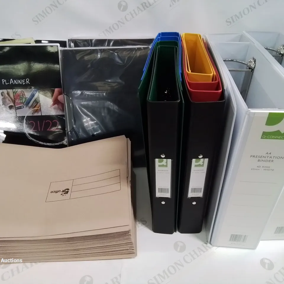 LOT OF ASSORTED BRAND NEW STATIONERY ITEMS TO INCLUDE PRESETATIONN BINDERS, RING BINDERS, TEACHER PLANNERS AND DOCUMENT HOLDERS