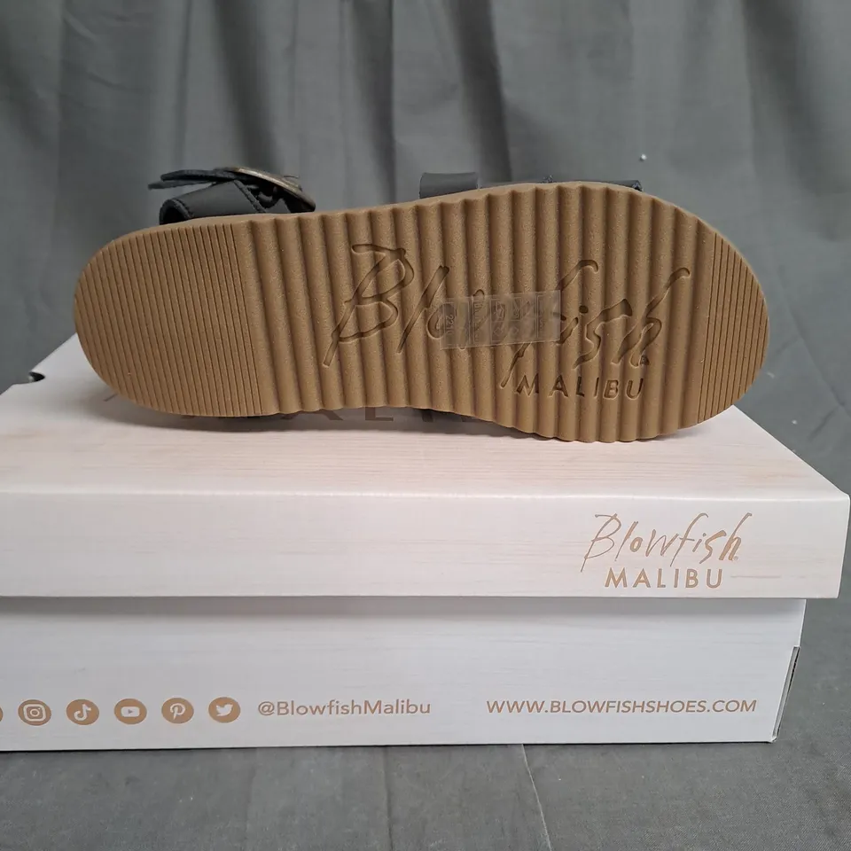 BOXED PAIR OF BLOWFISH MALIBU BLACK SANDALS SIZE 4 