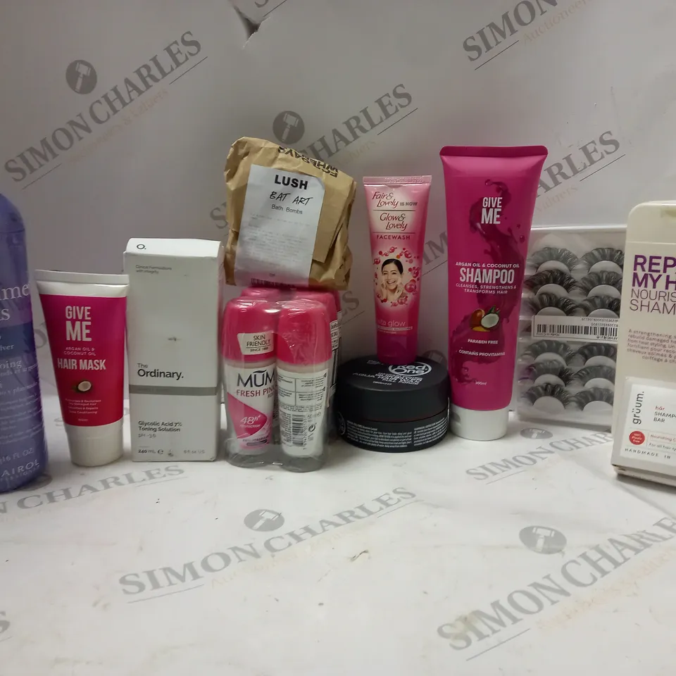 LOT OF HOUSEHOLD ITEMS TO INCLUDE LUSH BATH BOMB , ETC