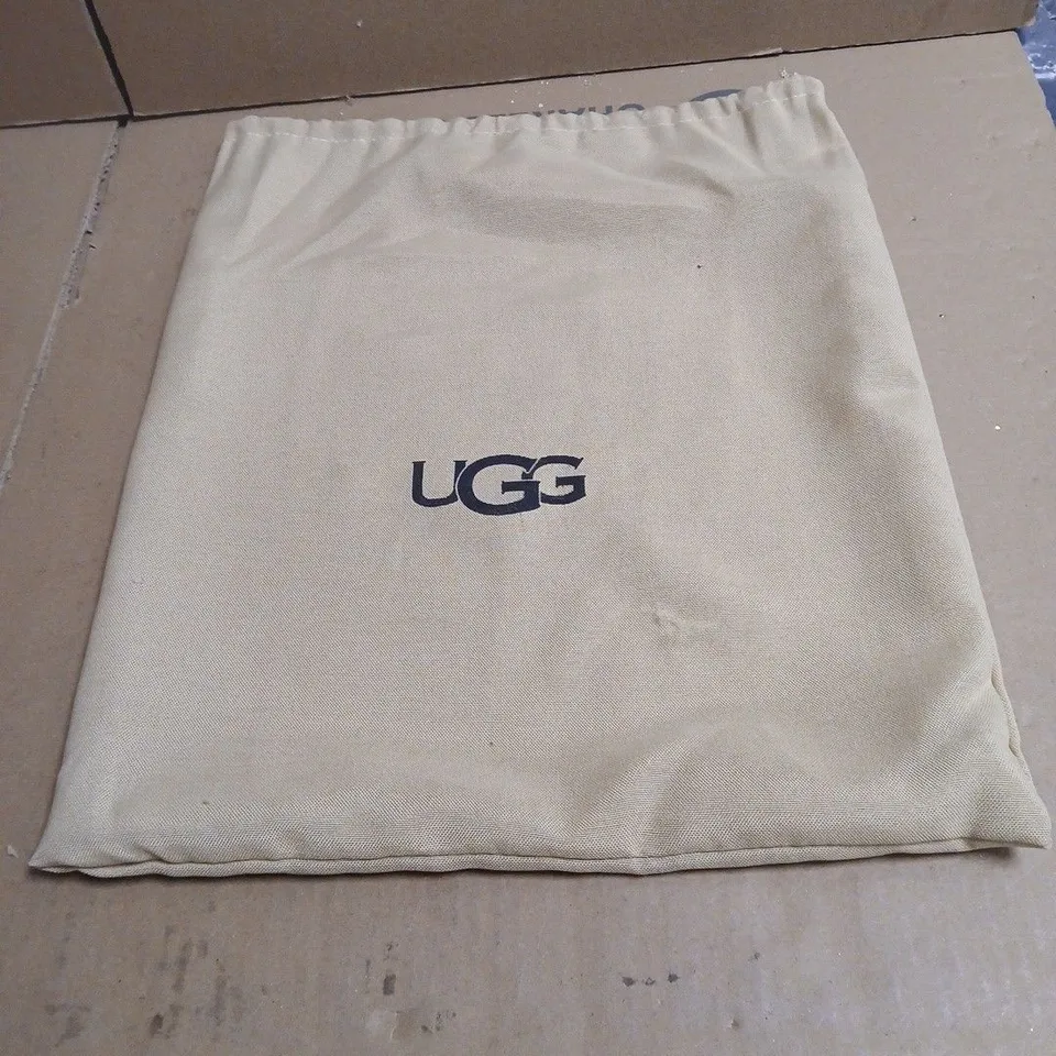 UGG WOMEN'S SUEDE BOOTS IN CANVAS BAG SIZE 37 BOXED