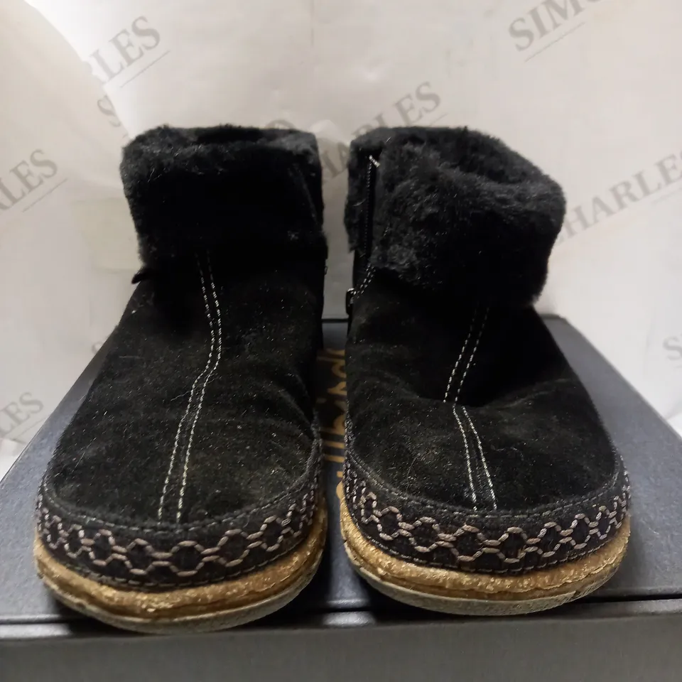 EARTH ORIGINS EMMALYN BLACK BOOTIES - SIZE 6