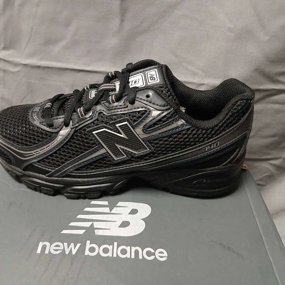 NEW BALANCE NB 740 YOUTH RUNNING SHOES – BLACK/GRAY, UK 4