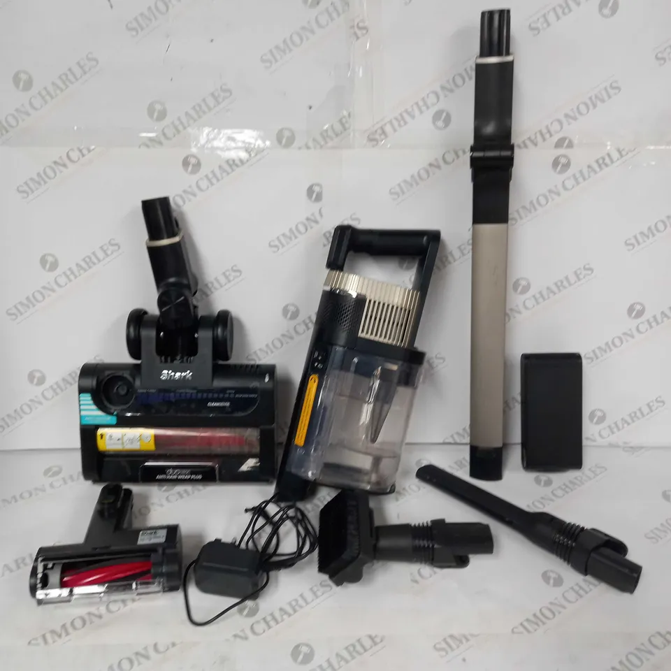 BOXED SHARK STRATOS CORDLESS VACUUM IZ400UKT