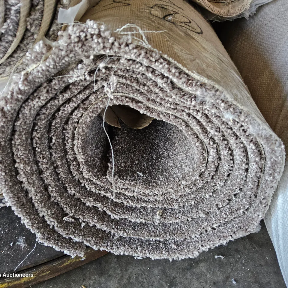 ROLL OF QUALITY HEARTLAND ULTRA KEMPSEY CARPET APPROXIMATELY 5M × 4.5M