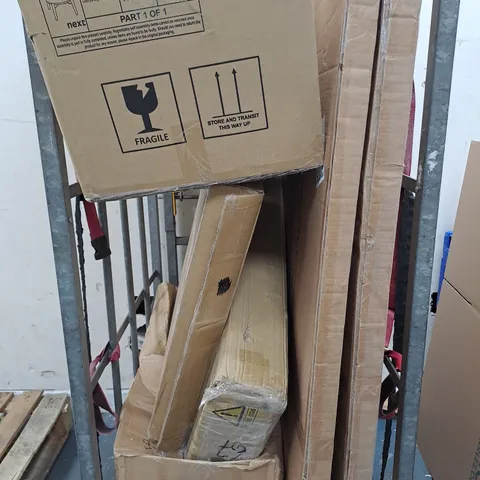 CAGE OF APPROXIMATELY 8 ASSORTED HOUSEHOLD ITEMS TO INCLUDE TALL RECTANGULAR MIRROR, TABLE LAMP, ETC - COLLECTION ONLY