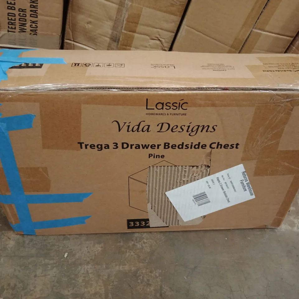 BOXED VIDA TREGA 3 DRAWER BEDSIDE CHEST - PINE (1 BOX)
