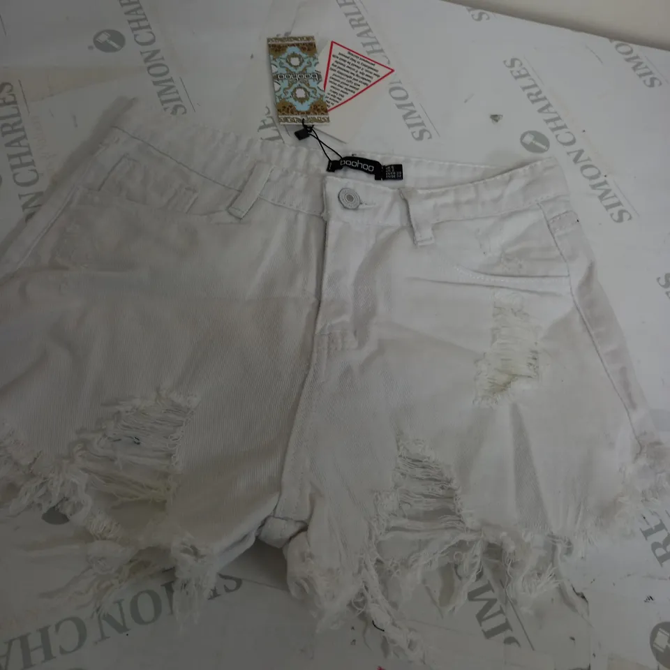 BOOHOO WHITE DENIM SHORTS SIZE 6 