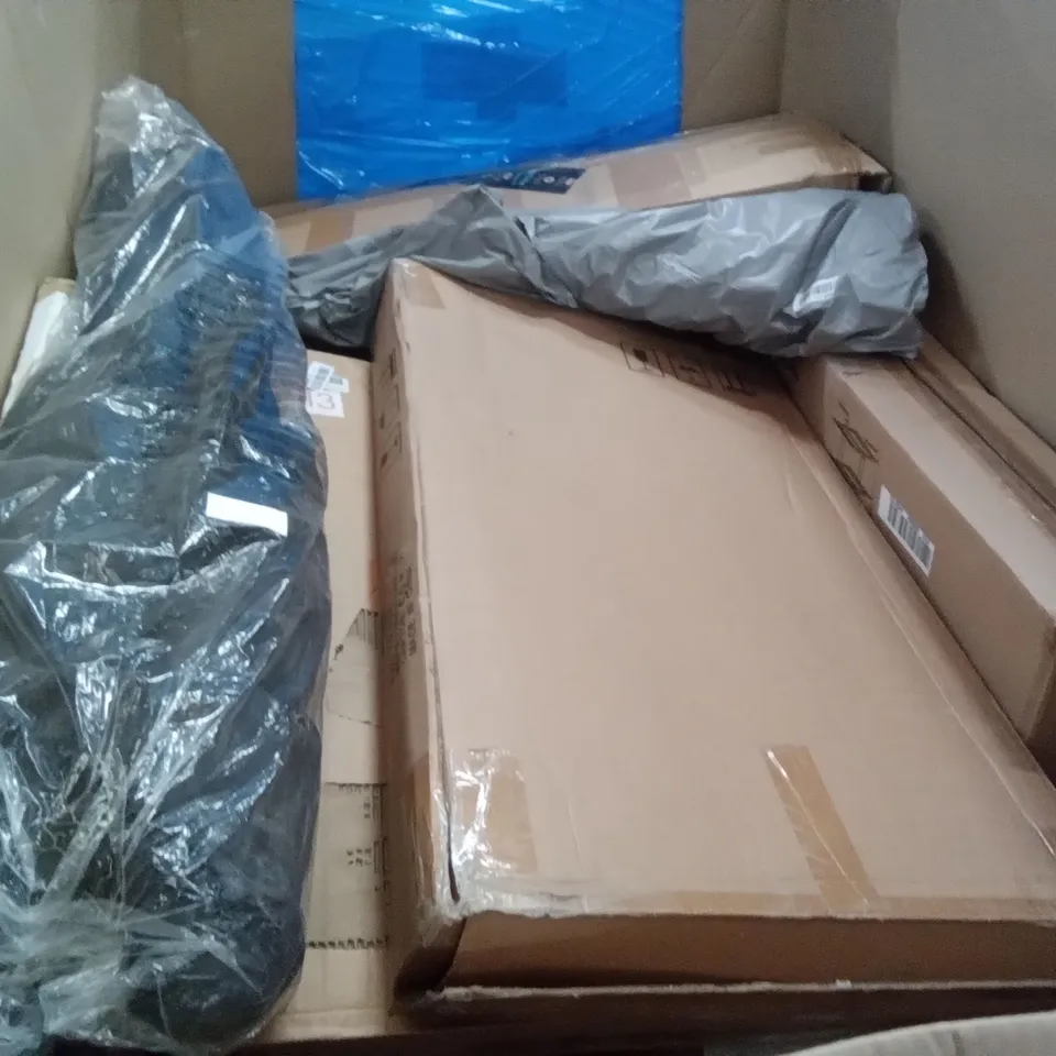 PALLET OF ASSORTED ITEMS INCLUDING BAGOTTA JUICE EXTRACTOR, HOMIDEC DRYING RACK, SINGLE POLE CLOTHES RACK, REQUENA, SHOWER MAT, GOLDFAN  