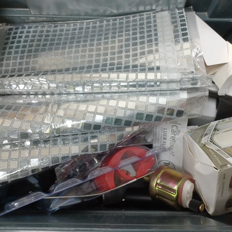 BOX OF APPROXIMATELY 15 ASSORTED ITEMS TO INCLUDE - WALL UK SOCKETS , CISIVIS CUTTING WHEEL , GLASS SCREEN PRO PROTECTOR ETC