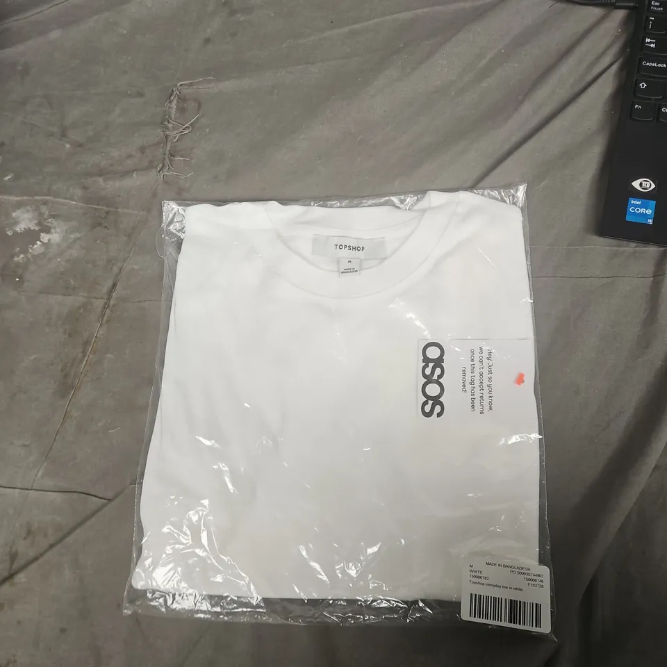 BOX OF APPROXIMATELY 15 ASSORTED CLOTHING ITEMS TO INCLUDE: TOPSHOP T SHIRT