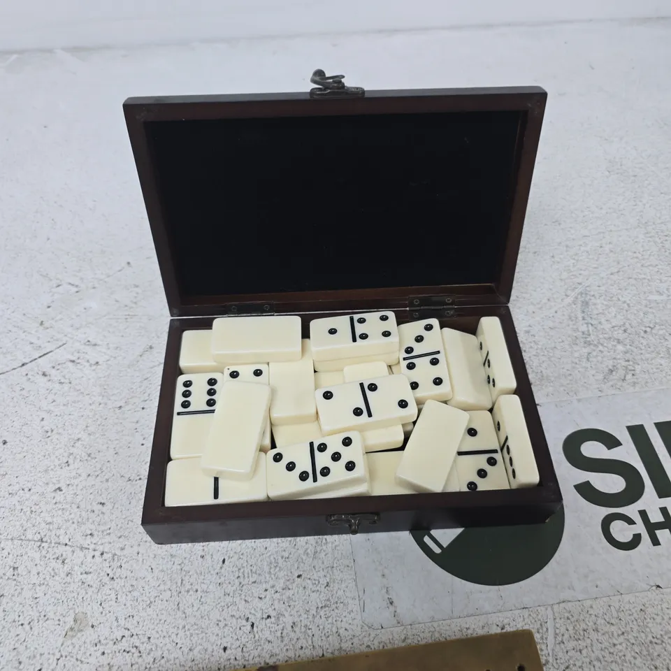 VINTAGE DOMINOES SET IN WOODEN BOX WITH LID WITH PEGBOARD